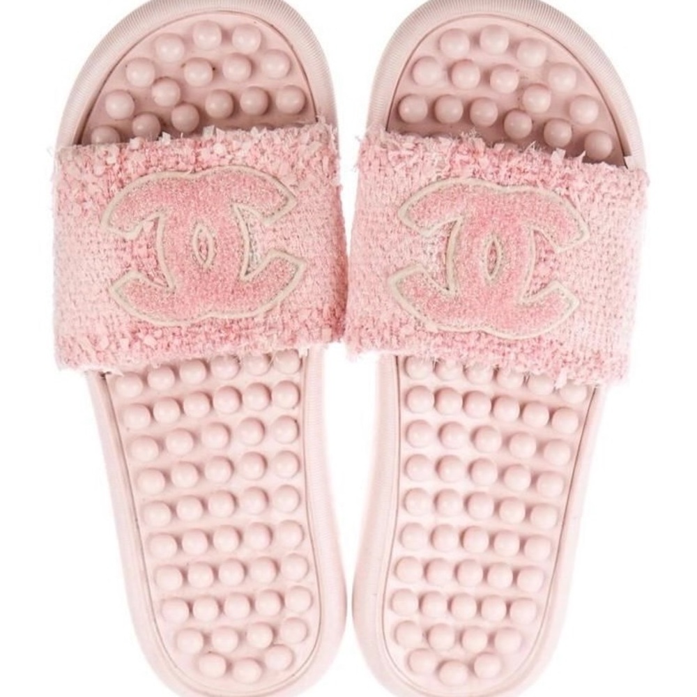 CHANEL Soft Pink Textured Slides